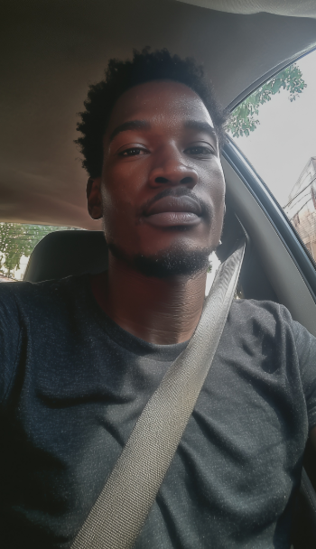 clients-homme-20-30-ans - Magnet bois a Baie Mahault - Optique Carnot